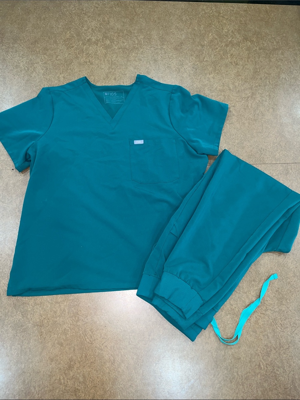 FIGS • LIMITED EDITION • Amazon Green • 2 Piece Set • Zamora Joggers • Size XL